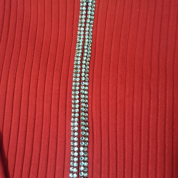 Red beautiful sweater NWOT. - Picture 3 of 7